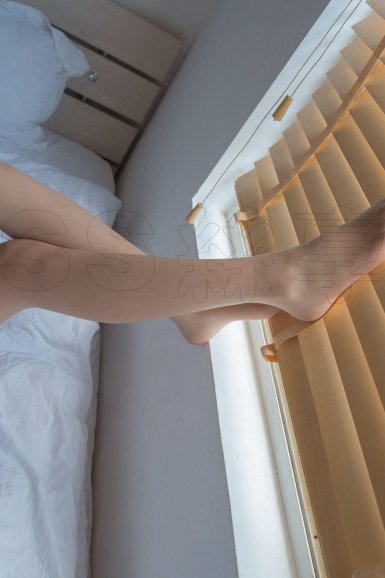 战“疫”玫瑰铿锵绽放——女画家笔下的女性抗疫工作者-天博体育(图2) 天博体育